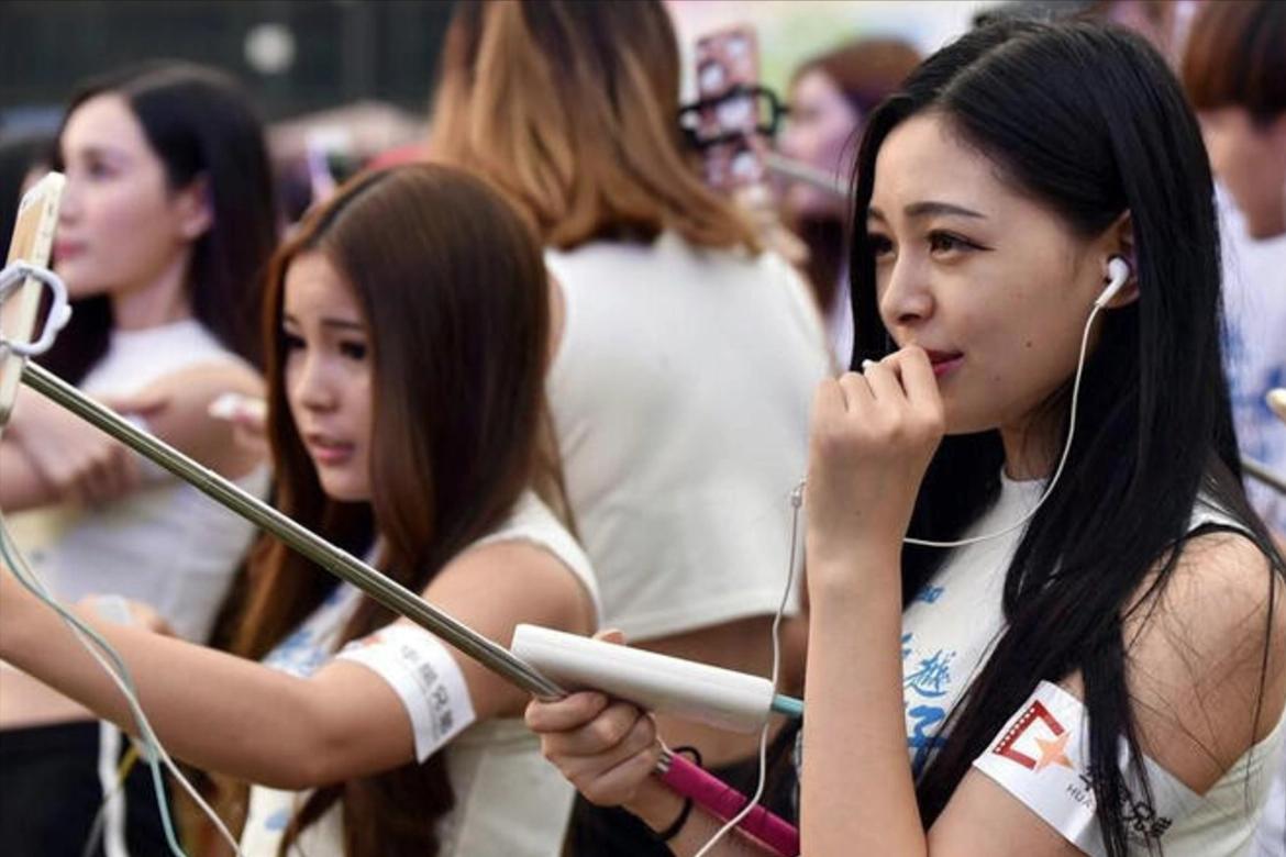 暗藏*情交色易**，打擦边球？这个爆火的产业，为何很难“单纯”？