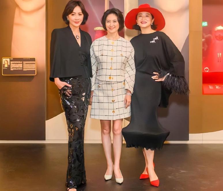 41岁刘涛晒长发美照,40岁刘涛惊艳视频