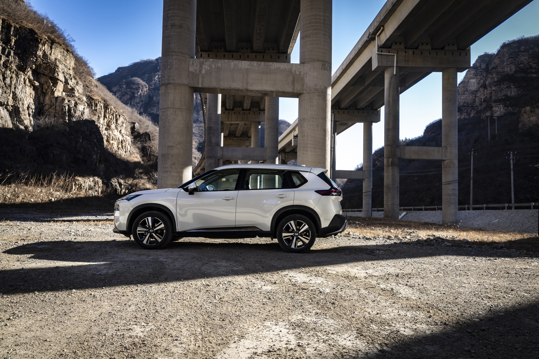 日产奇骏2022款试驾胖哥,日产2019奇骏四驱越野试驾