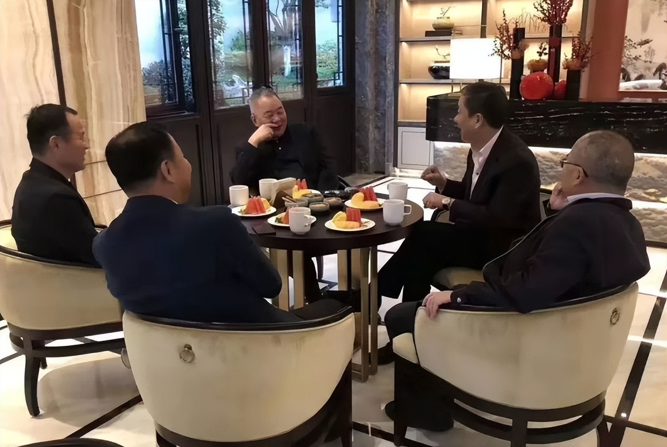 相爱相杀！滨江向左，绿城向右