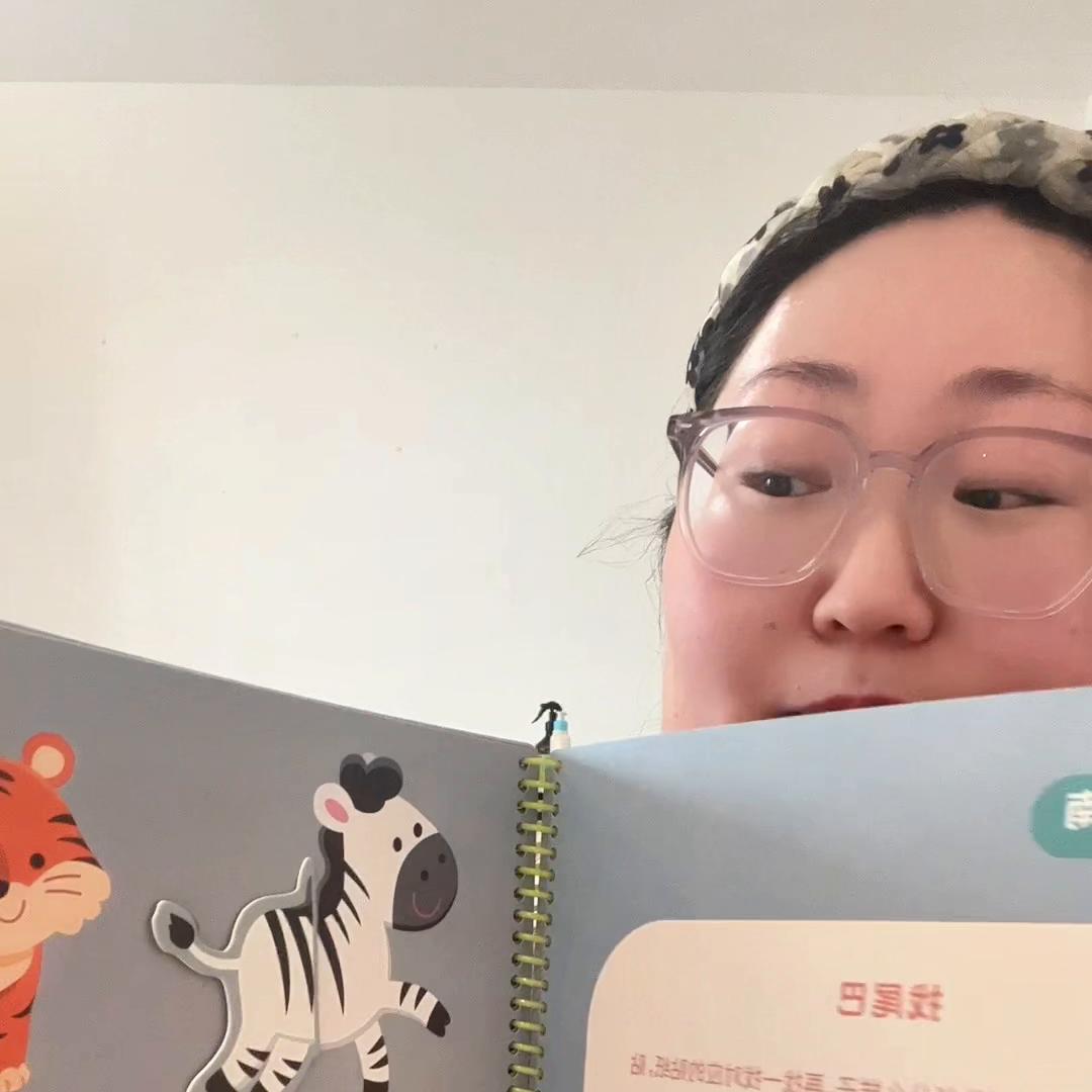 没有一个宝贝能够拒绝安静书撕撕乐，之前买了两个，一个割...