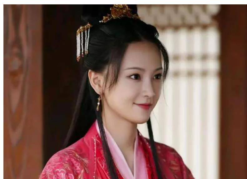 武大校花饰演最恶毒女配,作恶太多终食恶果,杀了情人后自杀