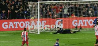 被梅西晃倒的后卫,梅西卧草