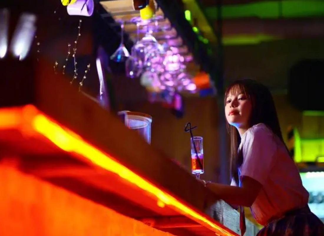 祸害女性的“液体快乐丸”多可怕？“听话水”为何会让人乖乖听话