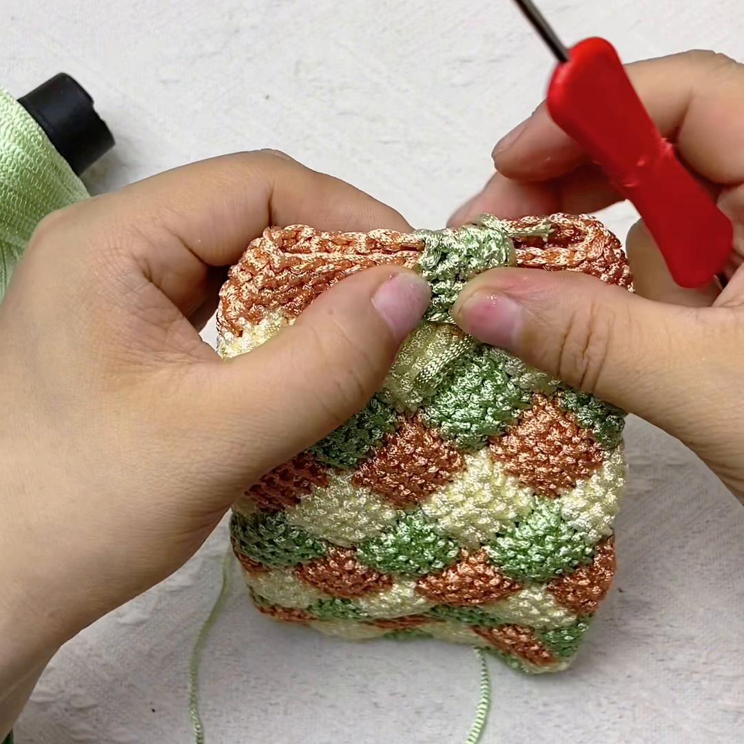 手机包带扣子教程,手机包扣子教程