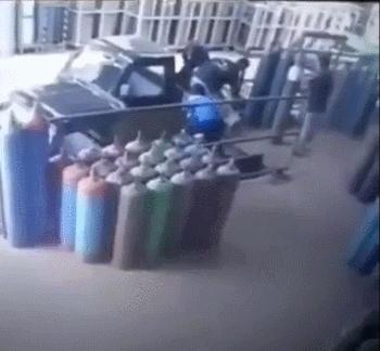 气瓶无防倾倒装置,气瓶无防倒措施根据哪条规定处罚