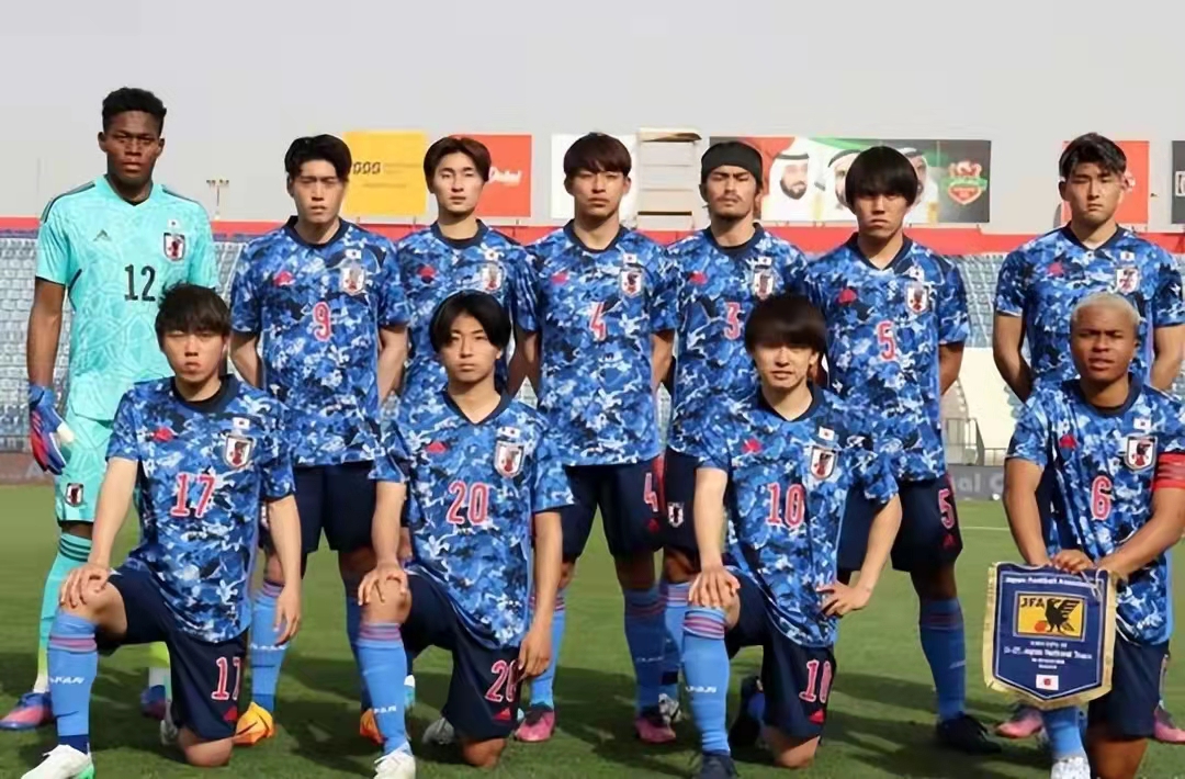 中国足球108人庞大团队，结束半个月的西亚征程，陈戌源领衔回国