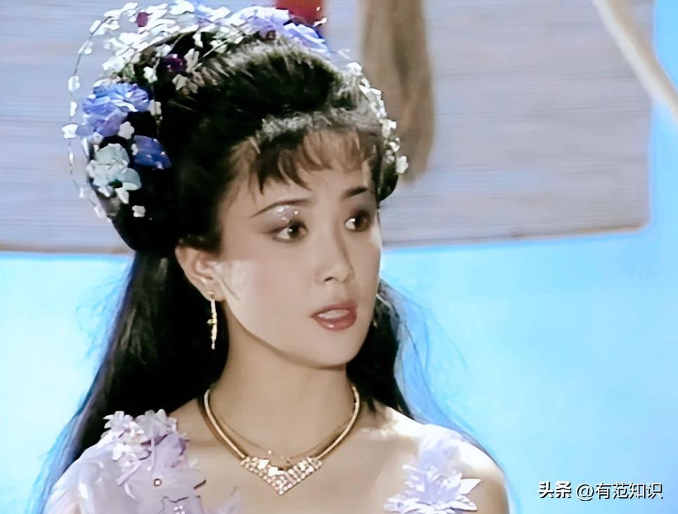 这次轮到51岁乌尔善翻车了?九尾狐“袒胸露乳”,观众直呼辣眼睛