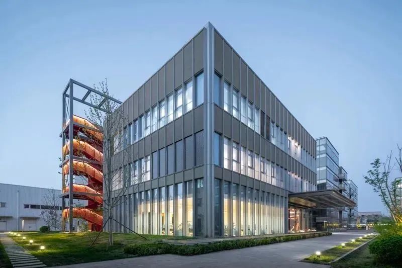 香港长大，留学英国荷兰，Foster工作回国创业，用可持续逻辑设计