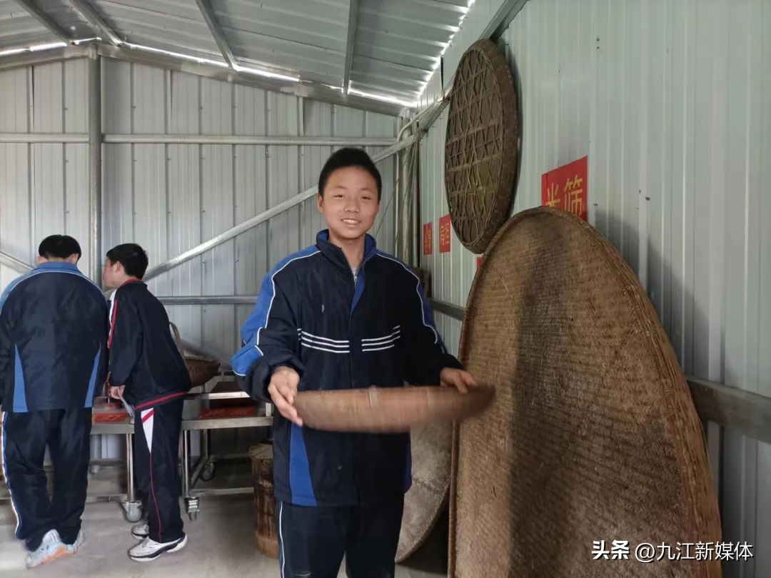 湖口四中举行陶渊明雕塑揭幕仪式