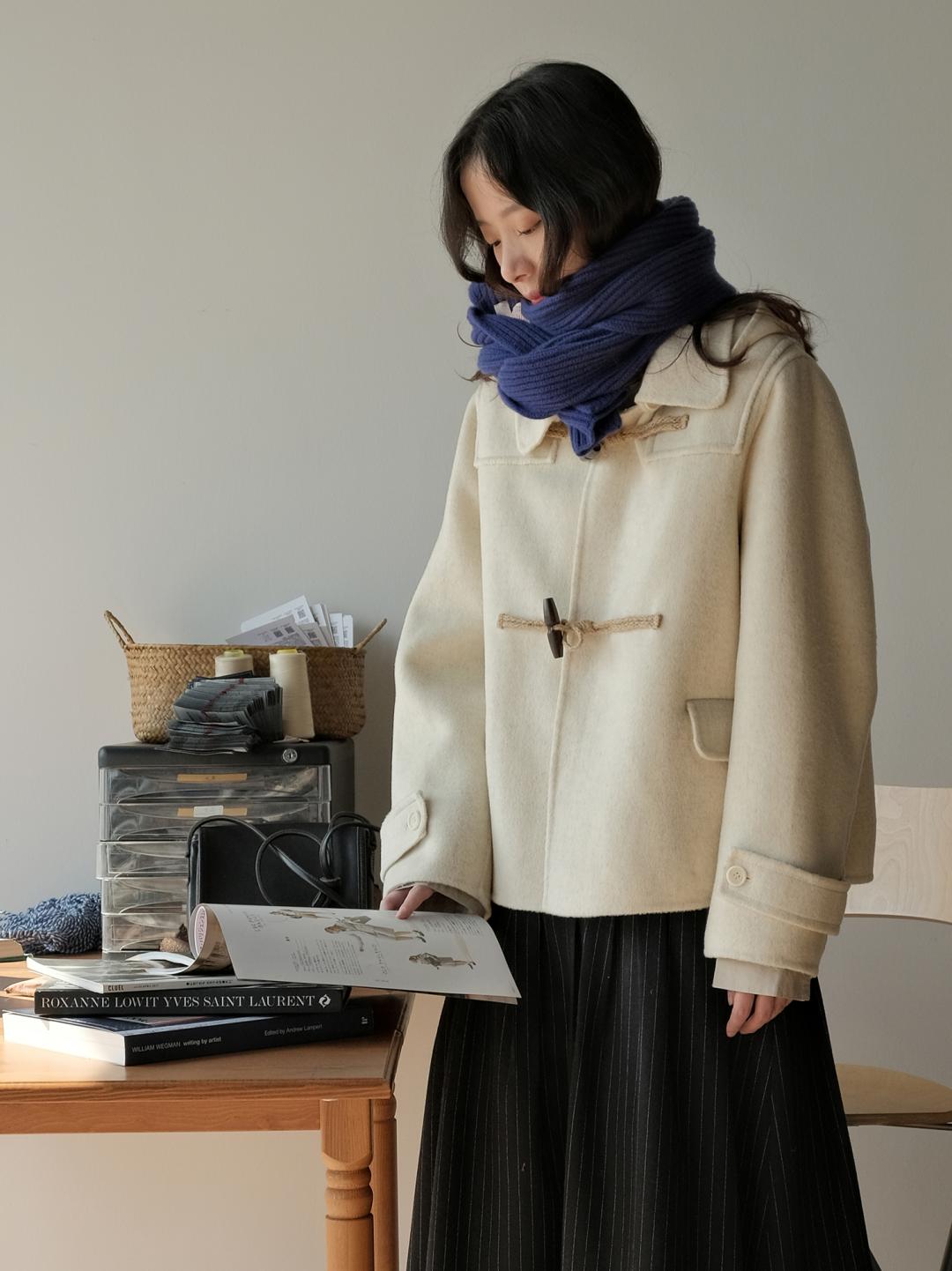 牛角扣大衣穿搭高级感小个子,牛角扣大衣如何穿出年轻高级感