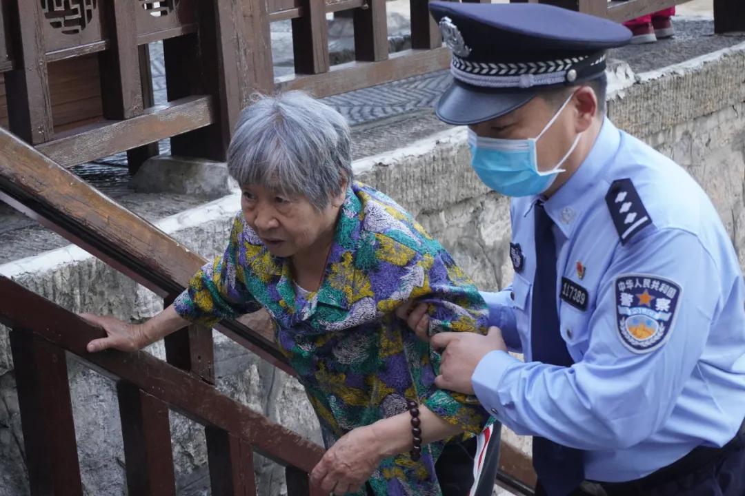 商州公安守护万家平安,守护万家团圆中秋节警察