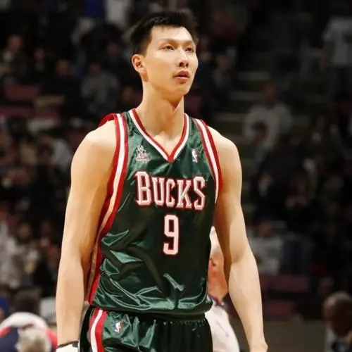 易建联生了几个孩子,易建联和荆灵近照