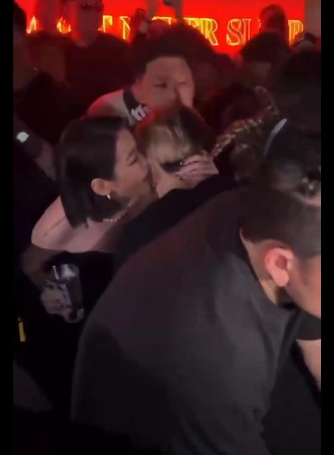 王嘉尔近日活动状态,王嘉尔素颜憔悴