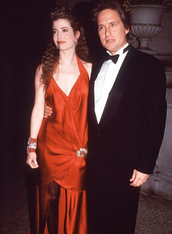 泽塔琼斯：和大25岁老公像同龄人，女儿没她漂亮，儿子遗传高颜值