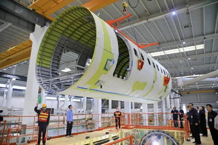 C919全球订单破千架!美国也买了,波音发出警告:威胁到我们地位了