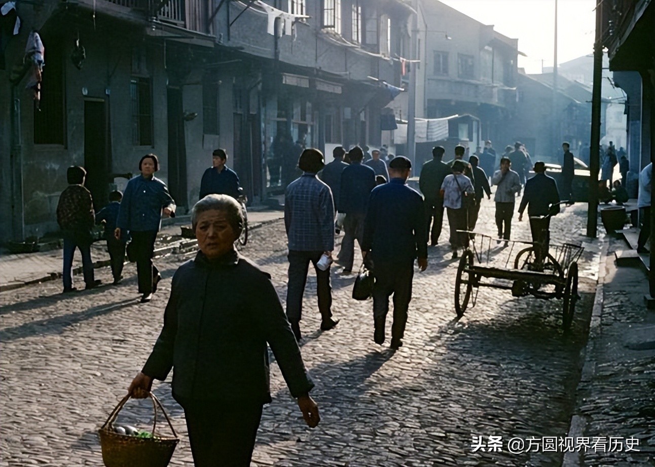 老照片,90年代的上海,一座浮华城市的烟火之影