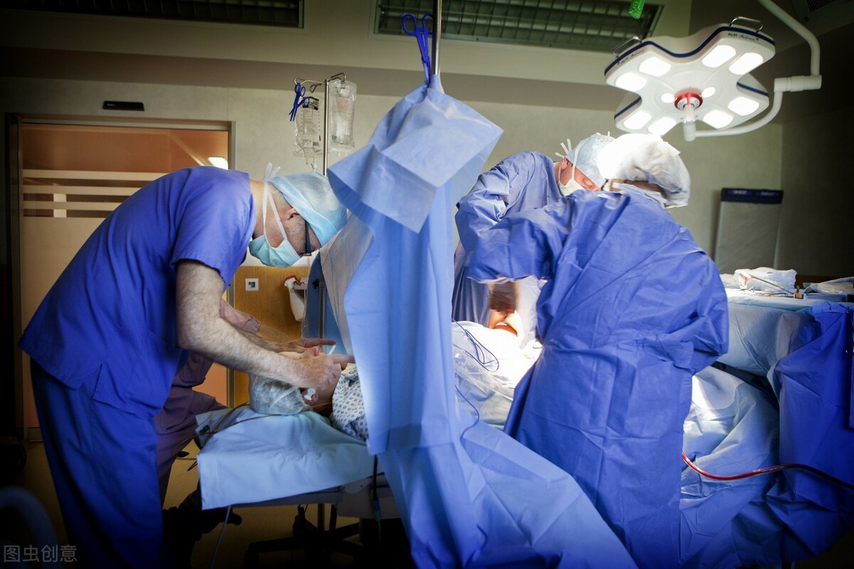 生下八斤多的孩子,生下8斤宝贝