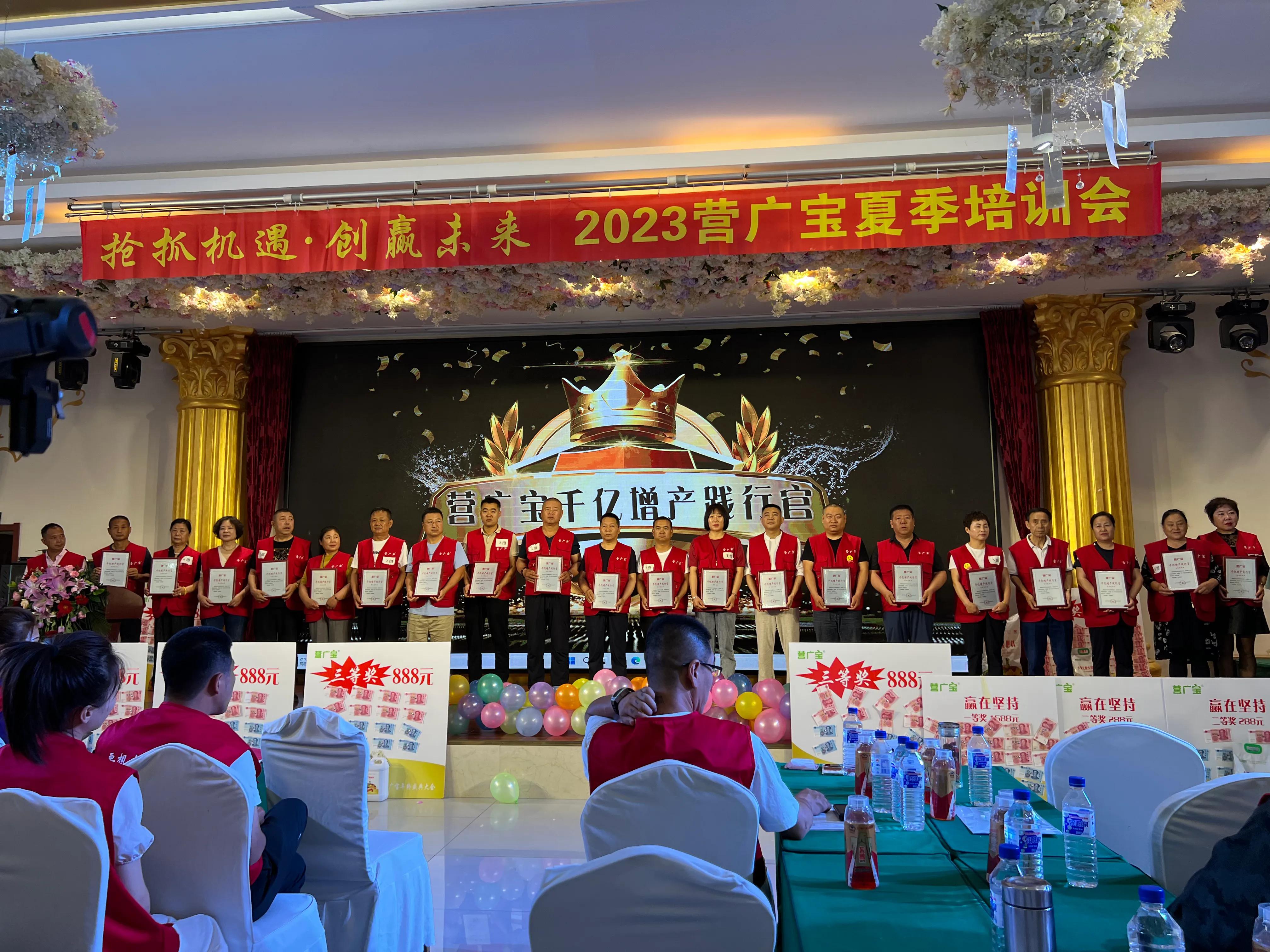 农民进城发展农业年轻人不会种地,农民进城农业成就