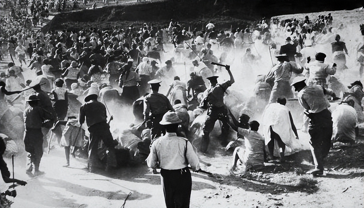 1994年荷兰裔移民对英国统治者强烈不满,成立南非共和国