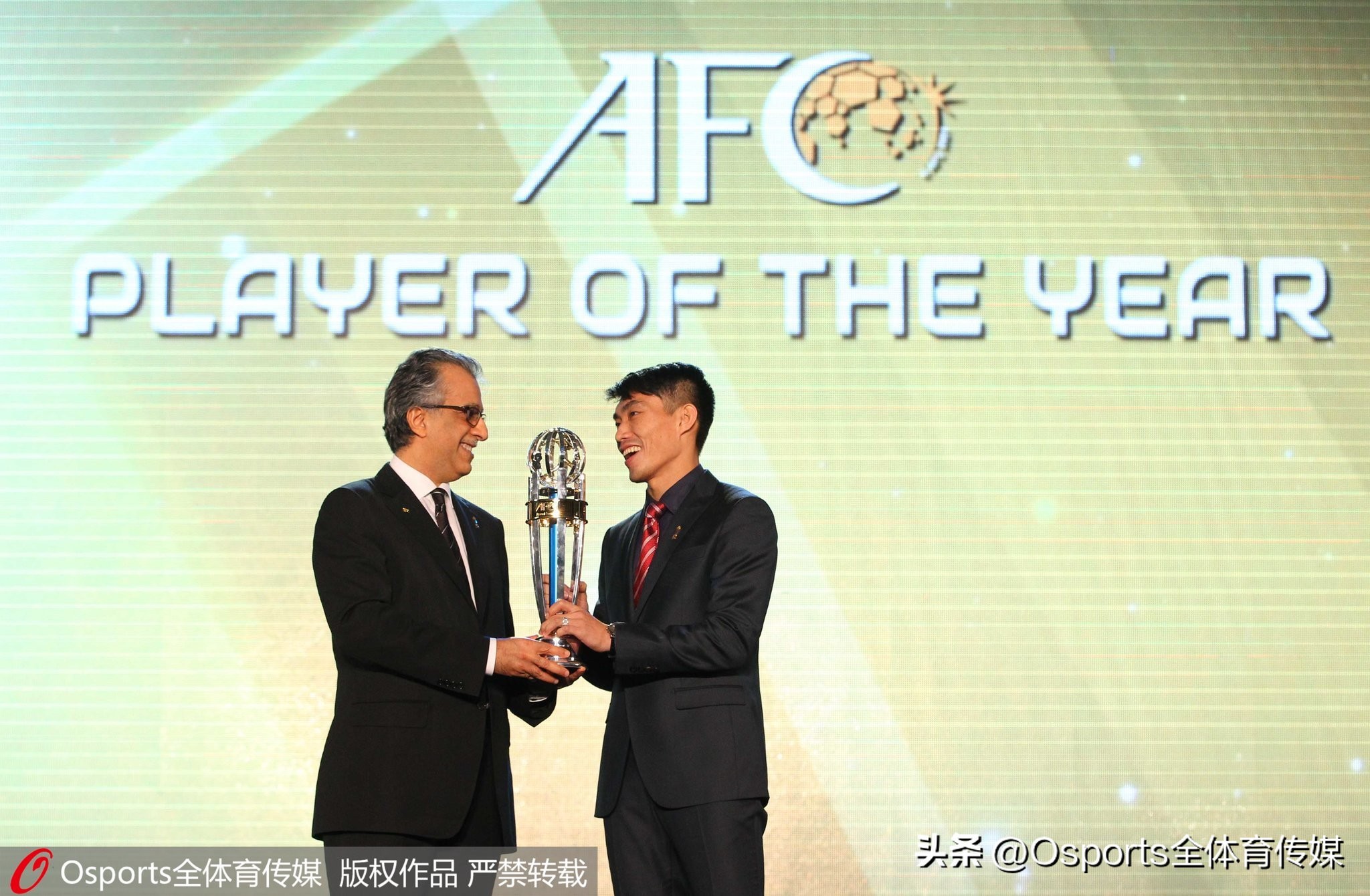 广州足球队宣布郑智担任一线队主教练回顾郑智职业生涯照