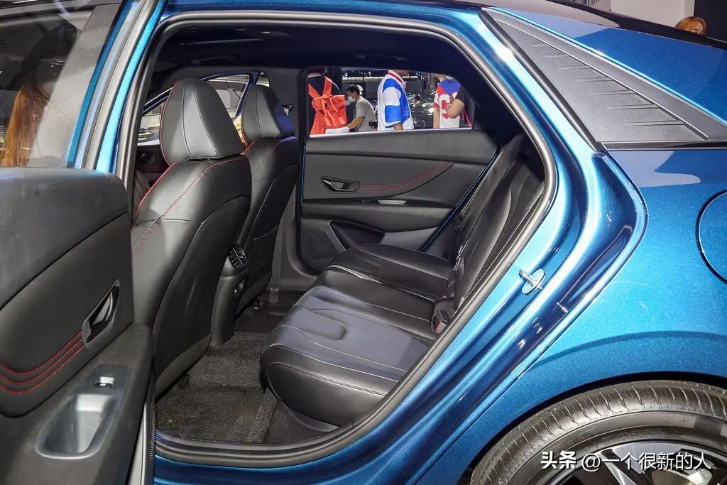 第7代伊兰特最新款有几种配置,12万左右买什么车第七代伊兰特