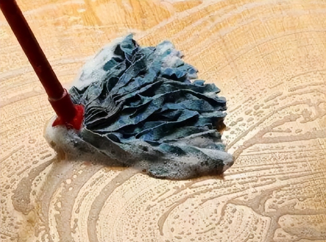 地板不沾灰,天天拖地板有什么危害