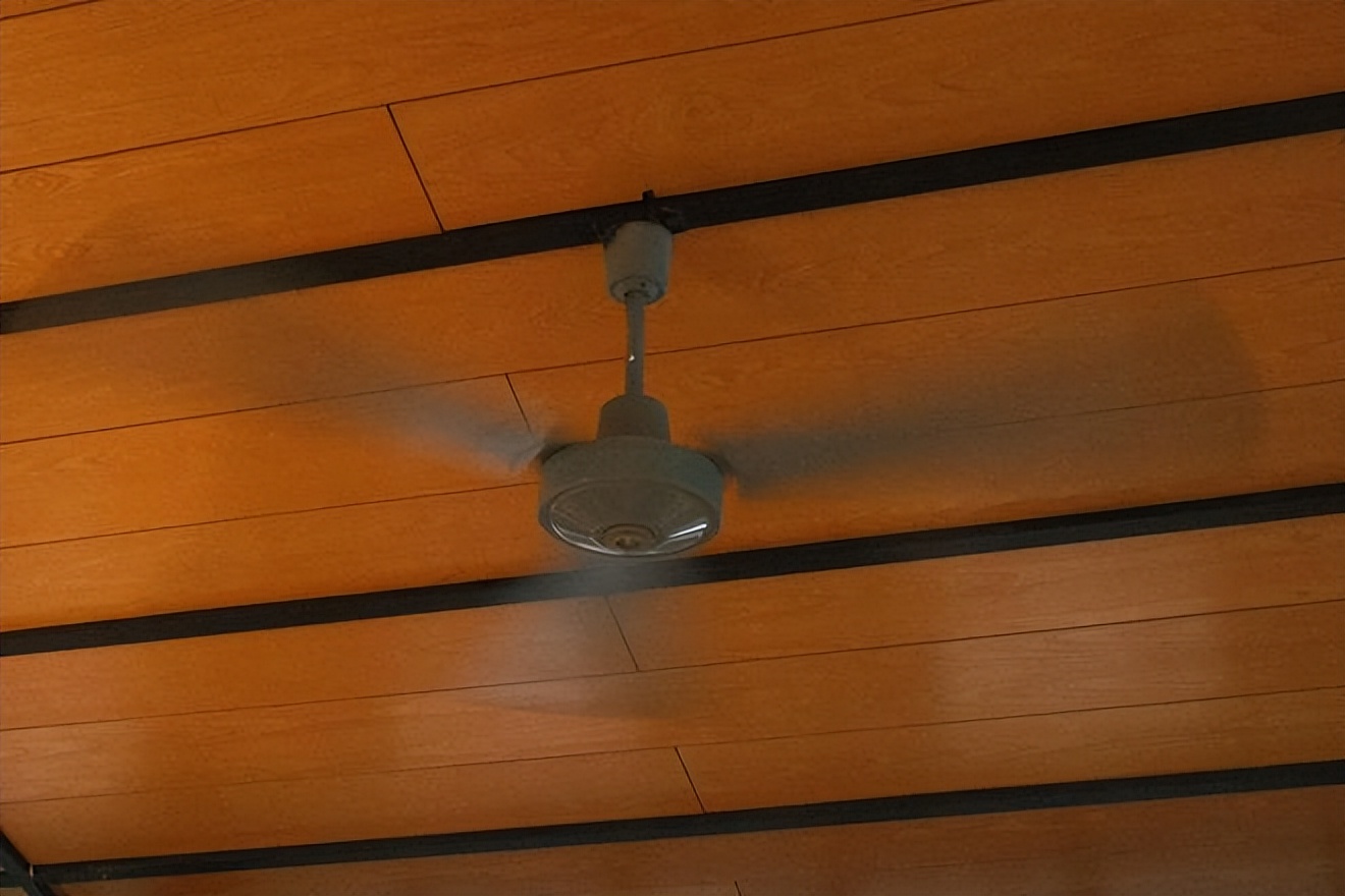 佛山70后老板打造300平书店弧形落地窗美翻了