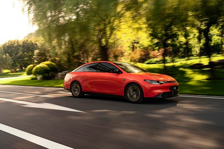 比亚迪海豹550km和小鹏p7,福州零跑c01和小鹏p7对比图