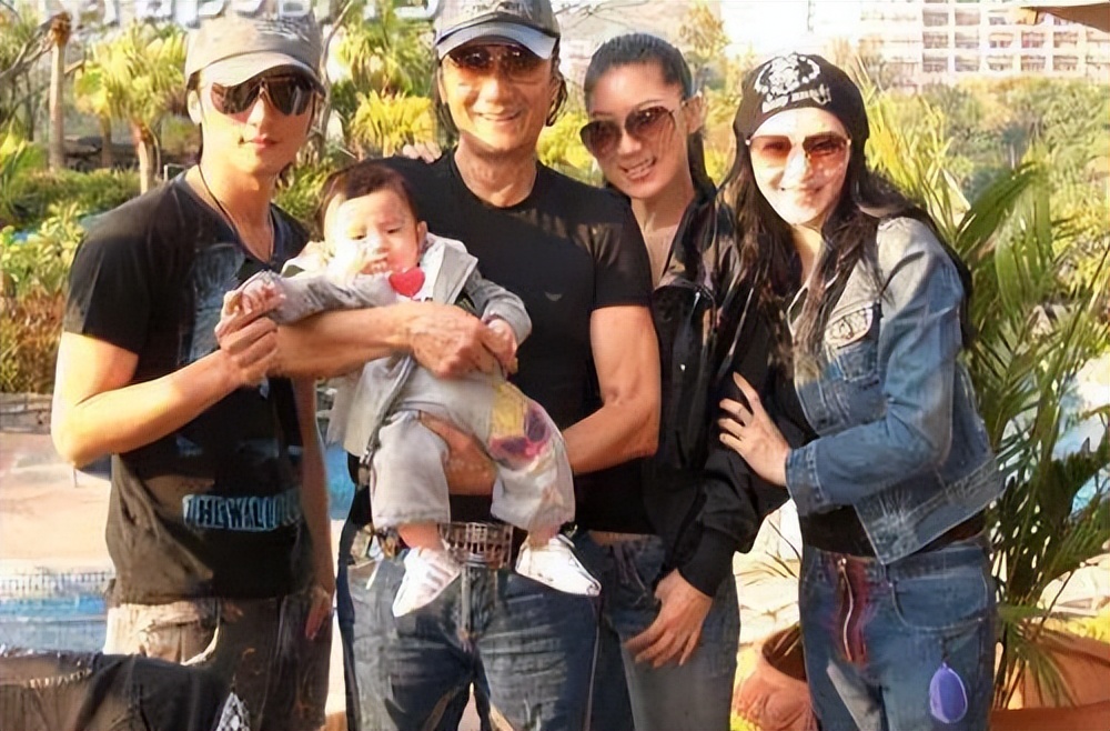 相差49岁的爷孙恋，12年后换回2000万分手费，coco这么做值吗？