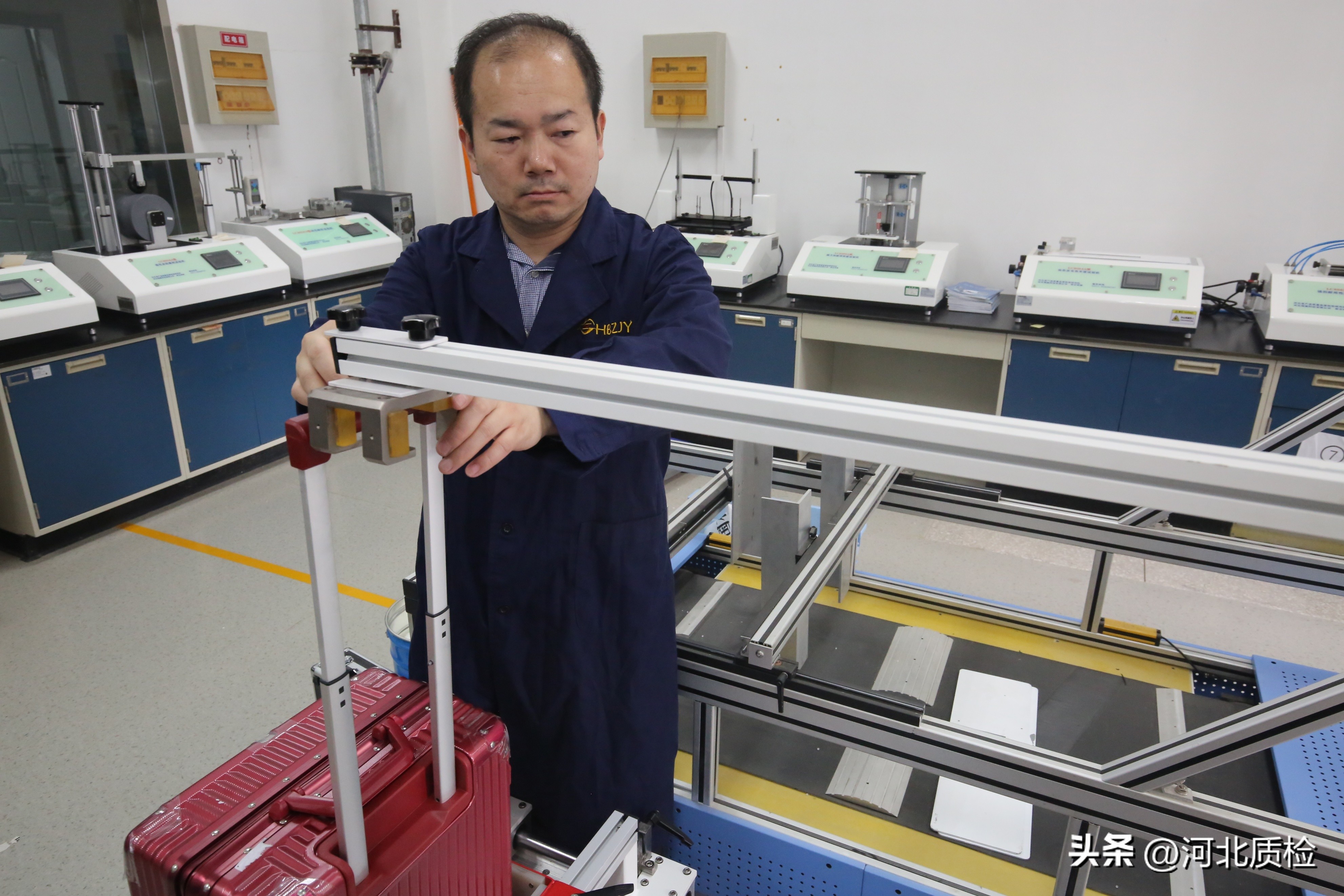 春暖花开去旅行，河北省质检院向您提供选购旅行箱包小妙招