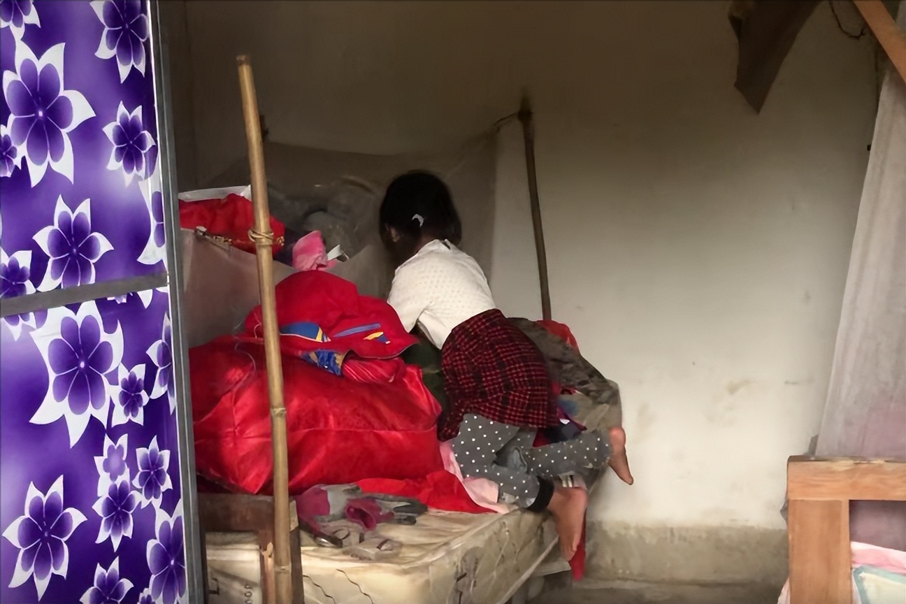 拾荒的老人捡到一个弃婴抚养22年,老人捡到弃婴的下场