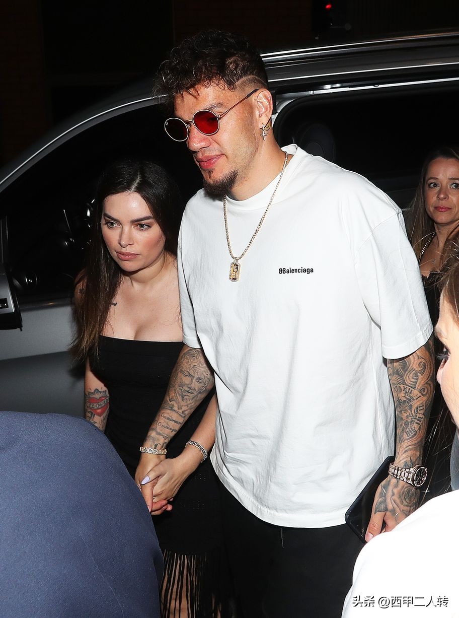 曼城夺冠派对哈兰德和女友,曼城球员开派对庆祝