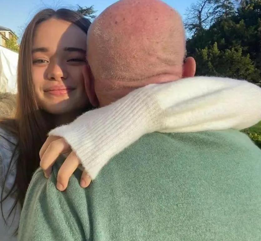 邓文迪与默多克的小女儿,邓文迪的两个女儿与默多克