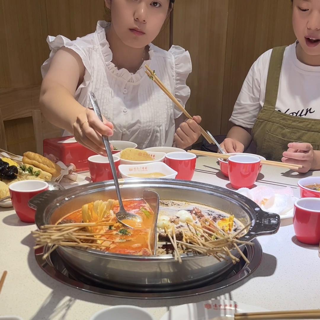 吃串串就来袁记串串香,好吃的串串推荐袁记串串香