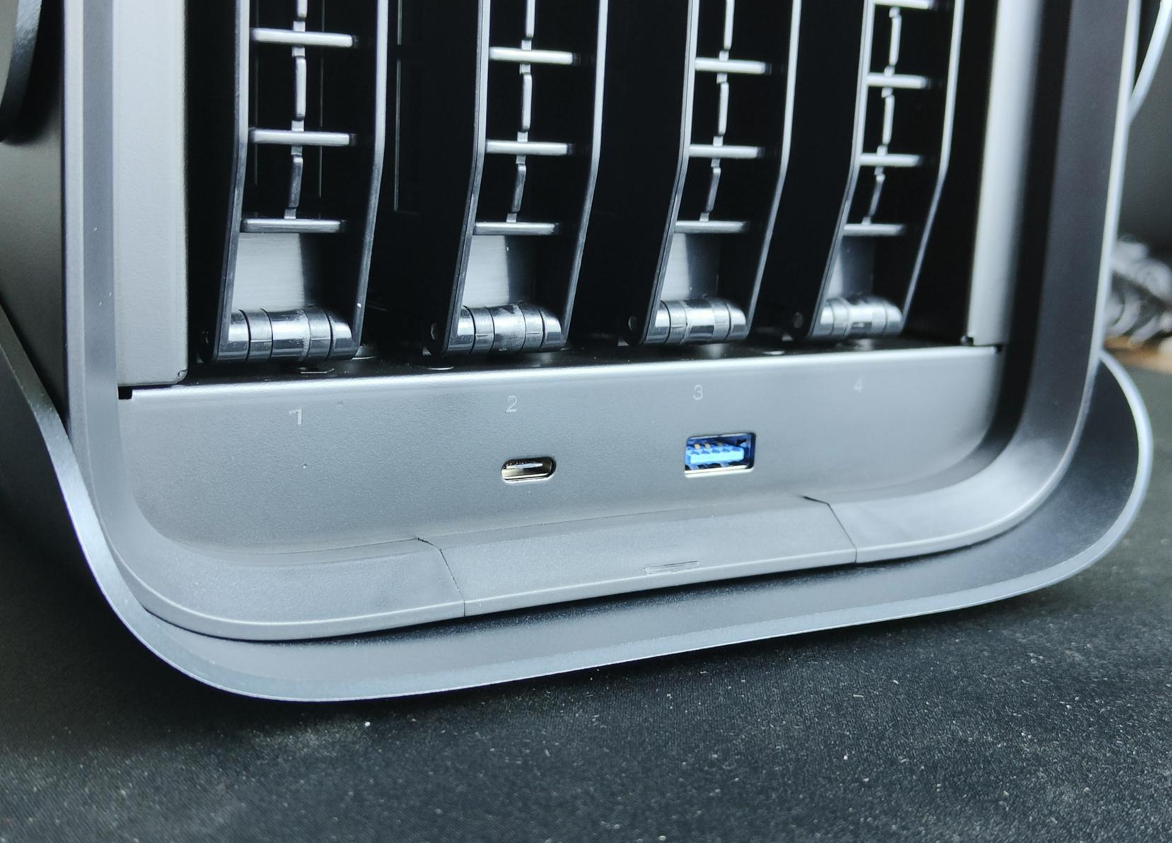 简单易用专治花里胡哨的NAS！小姐姐实测极空间新Z4！附微信备份