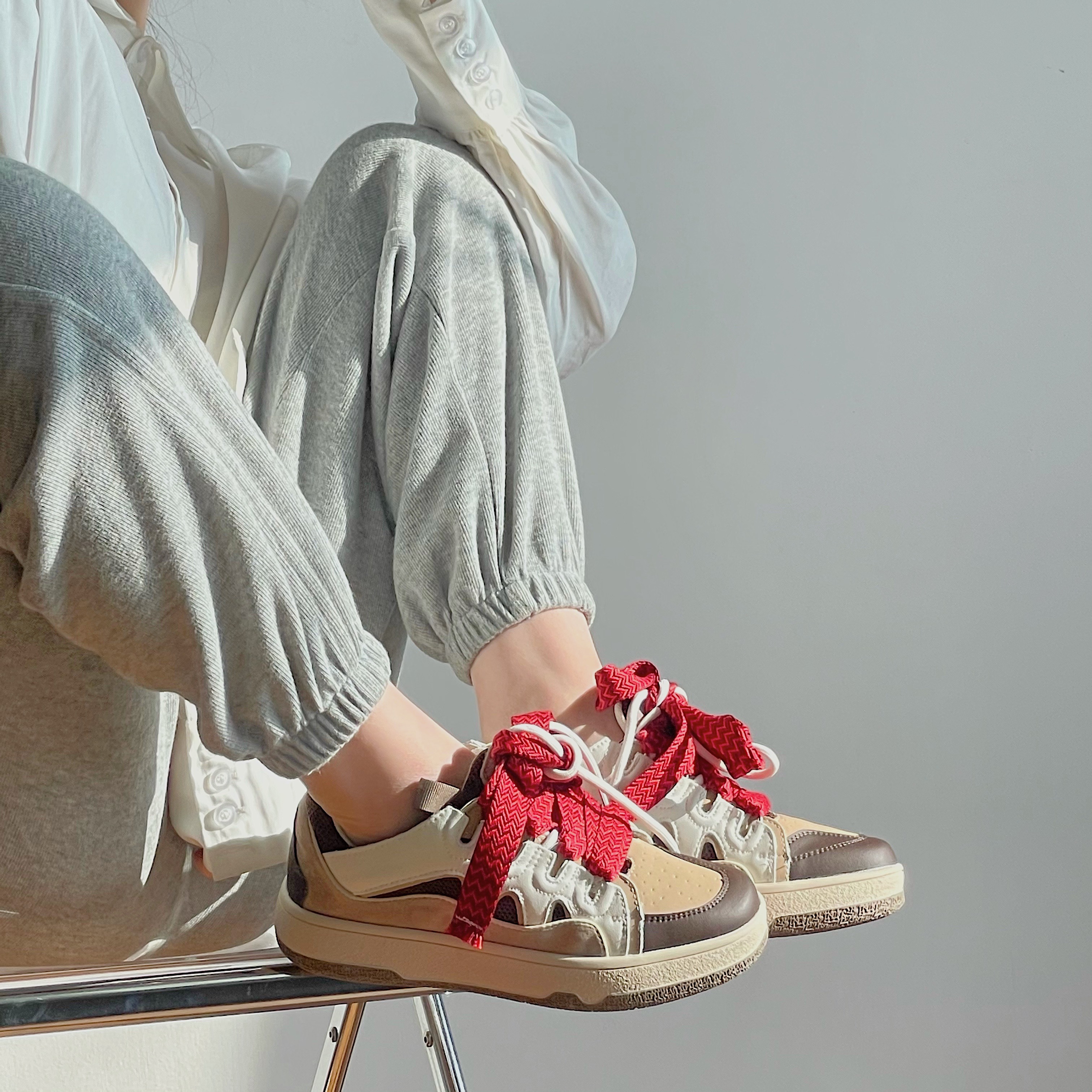 最近很火的运动鞋女,最近女生流行的运动鞋