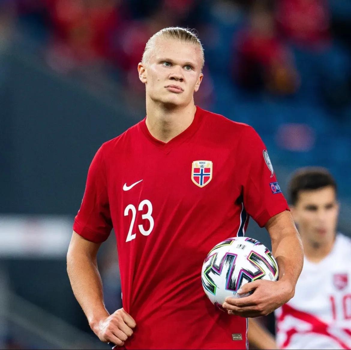 国足为啥没有张玉宁,国足村队