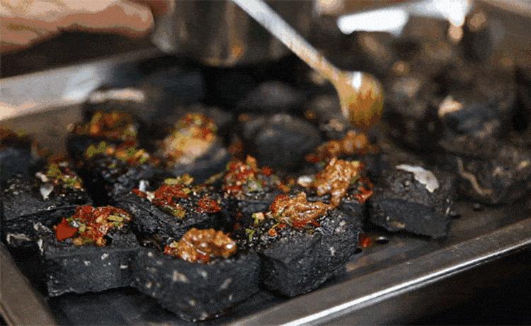 有缘千里来吃“臭”，不用暗号，靠味儿就行