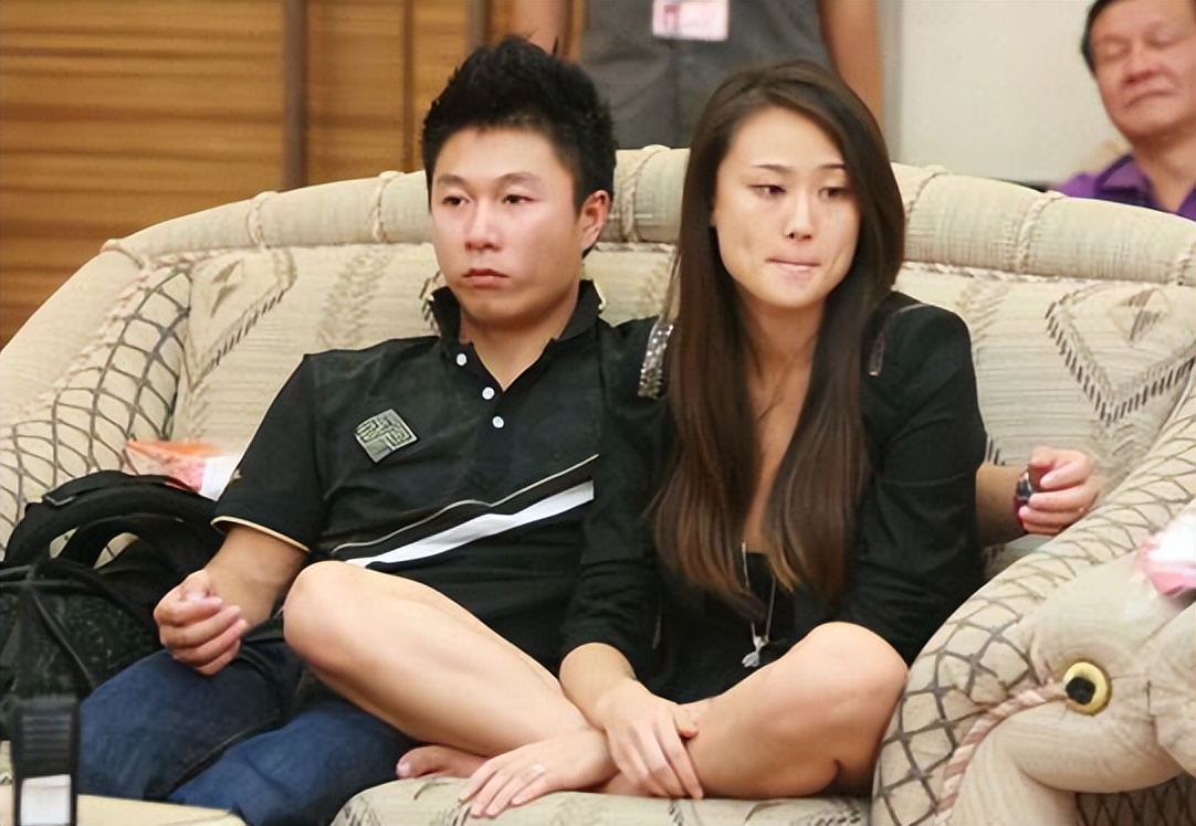 “只讲英文”李安琪：嫁*小鹏李**13年，从不说中文，哪来的优越感？