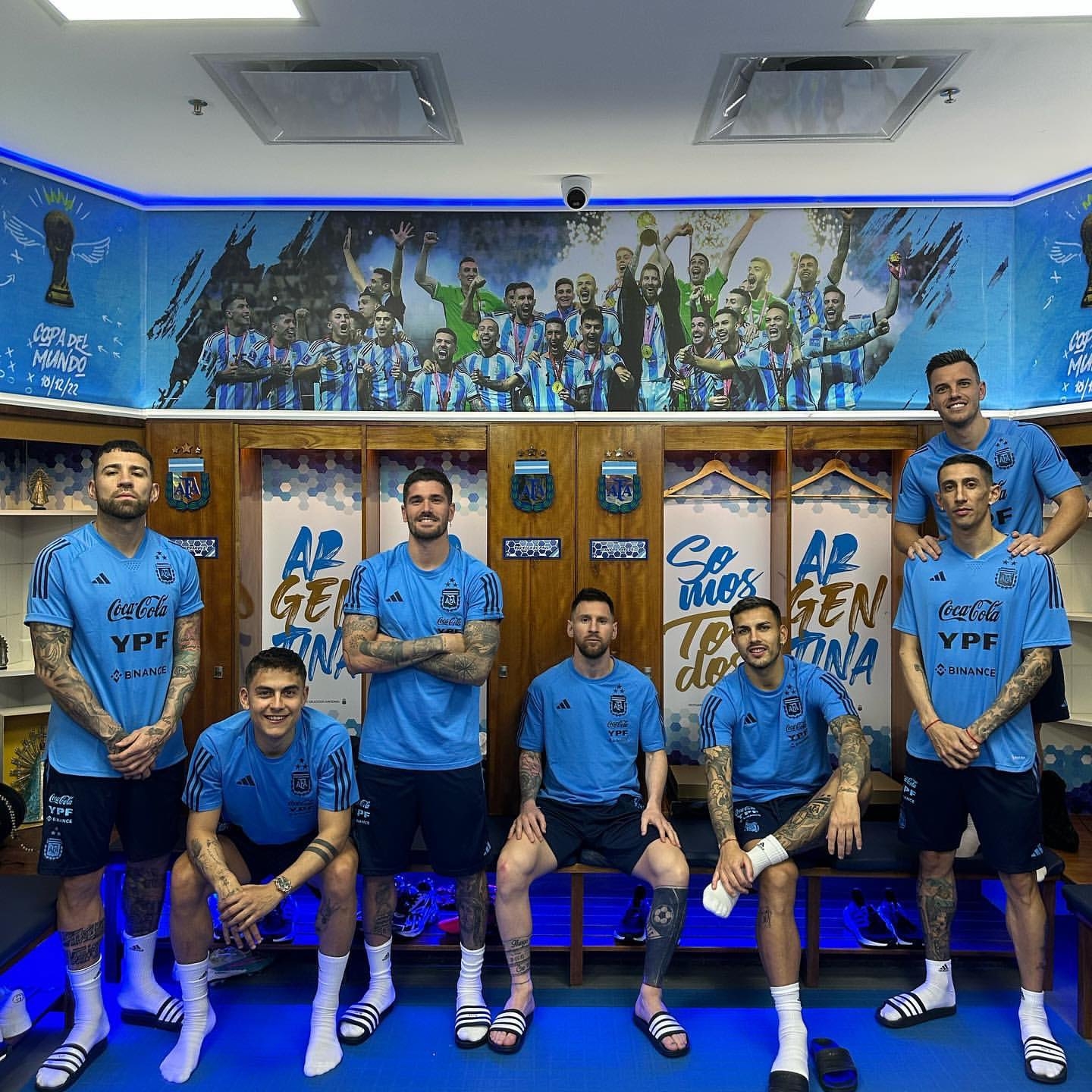 又一张彰显球王风范的好照片诞生了！比那张“君临天下”更霸气