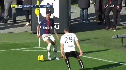 内马尔踢法教学视频,内马尔边路花式动作