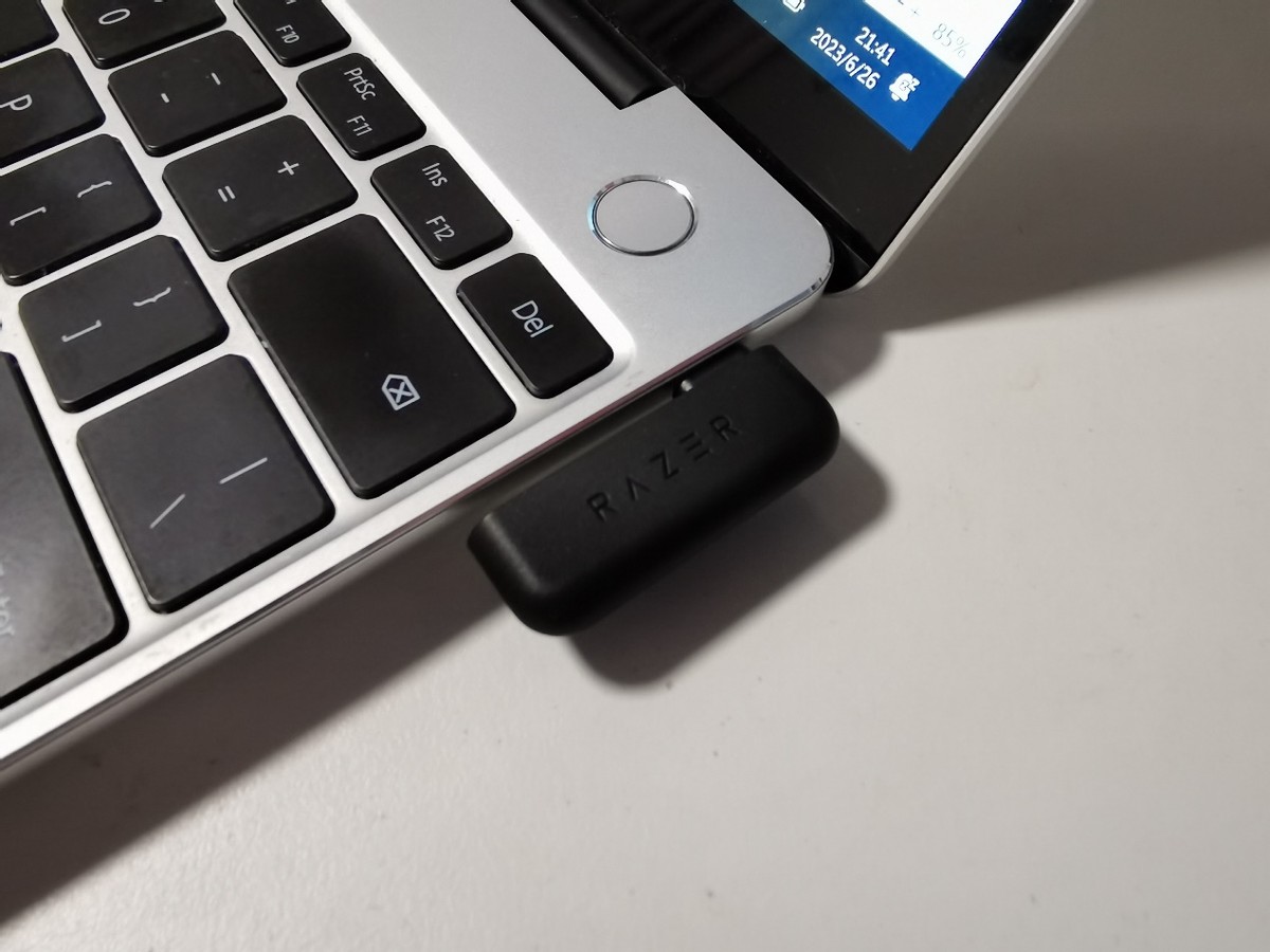 雷蛇战锤狂鲨一代无线耳机怎么样,雷蛇战锤狂鲨v2对比苹果耳机