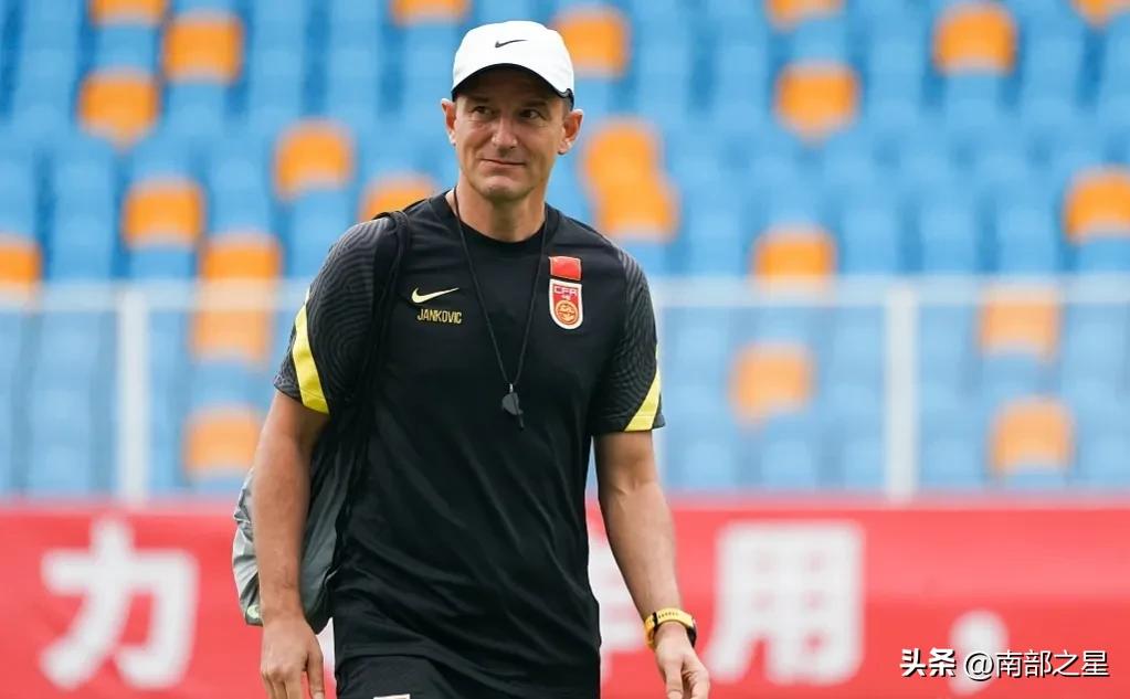 足协选择新西兰是很有针对性的:因为新西兰也没有主教练