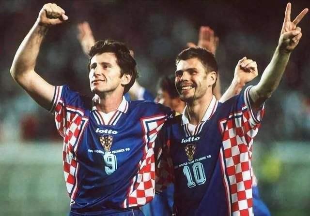 童年球星,达沃苏克左脚图片