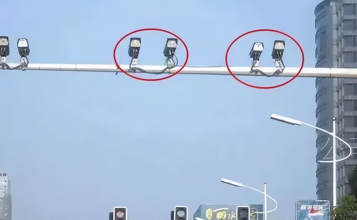 测速电子眼闪烁怎么处罚,电子眼摄像头有闪光灯闪烁