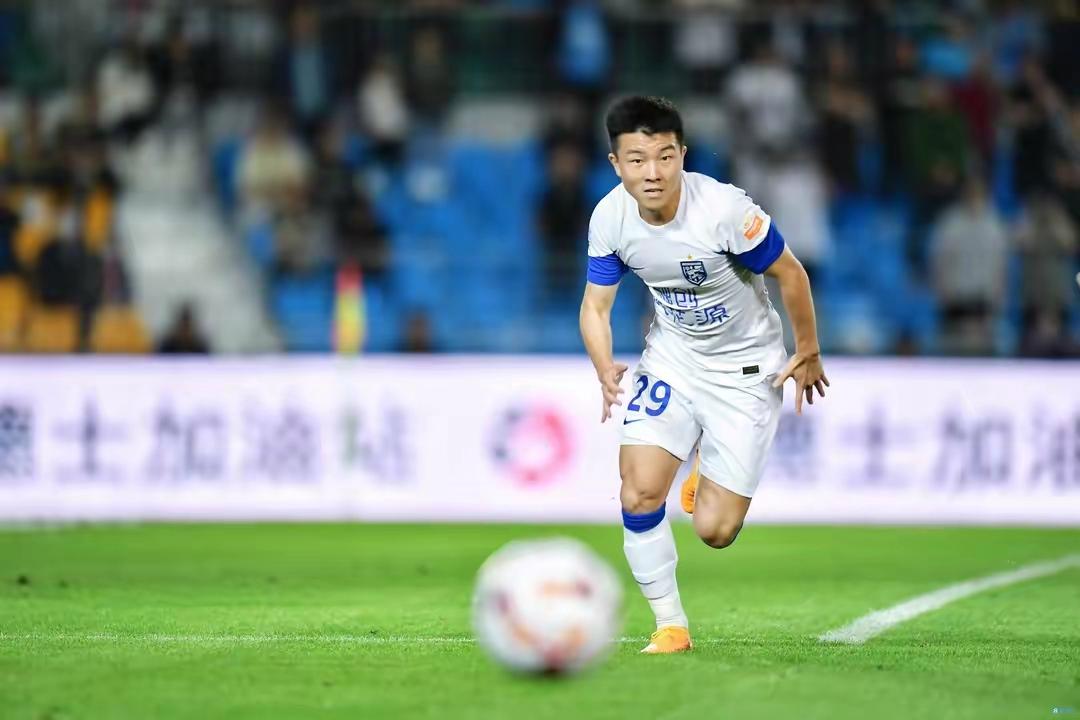 武磊和艾克森谁更强,让艾克森和武磊组成最强边锋