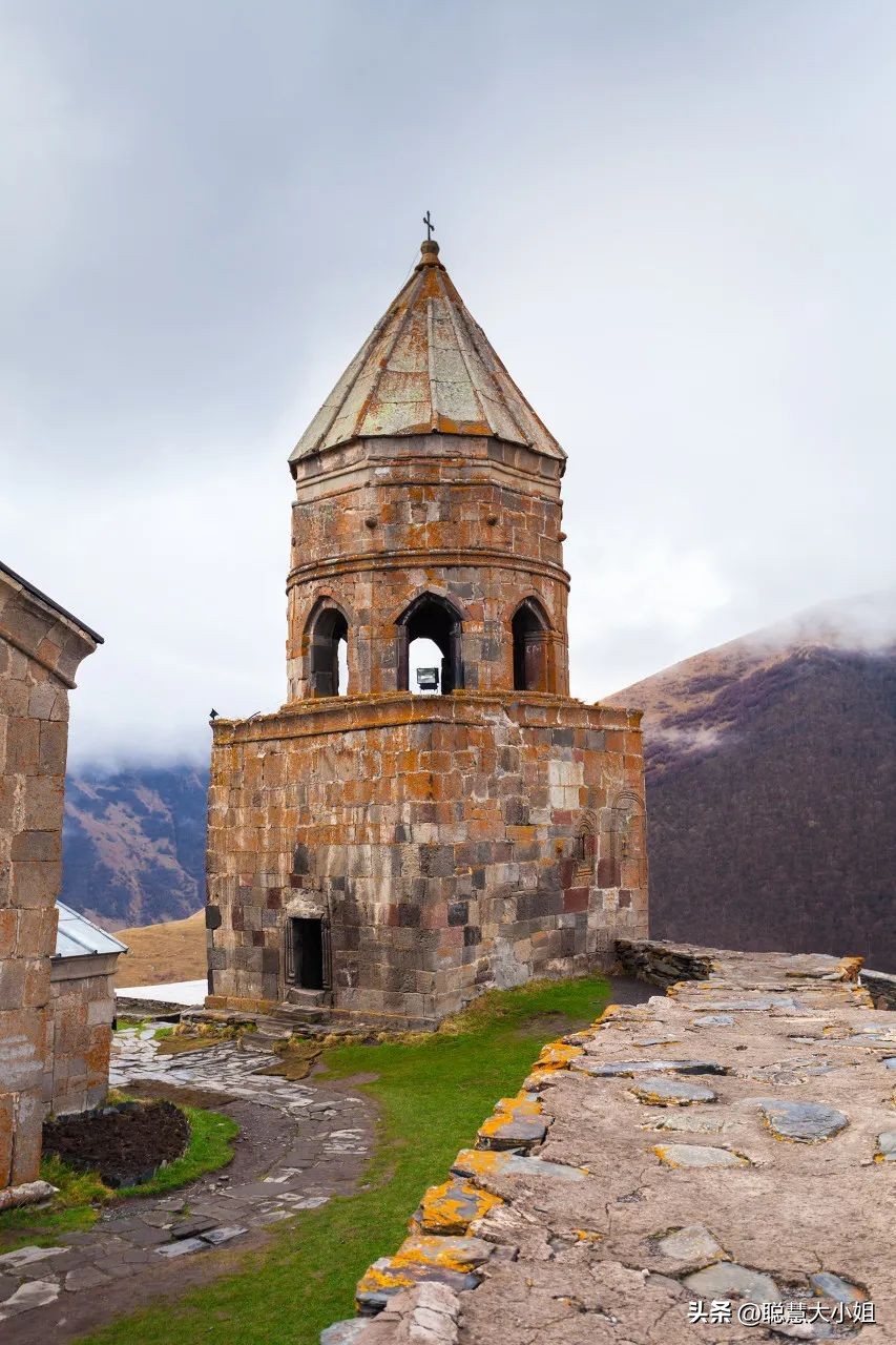 直飞，瑞士平替！这国安全性高，月薪6k算富裕，对中国超友好