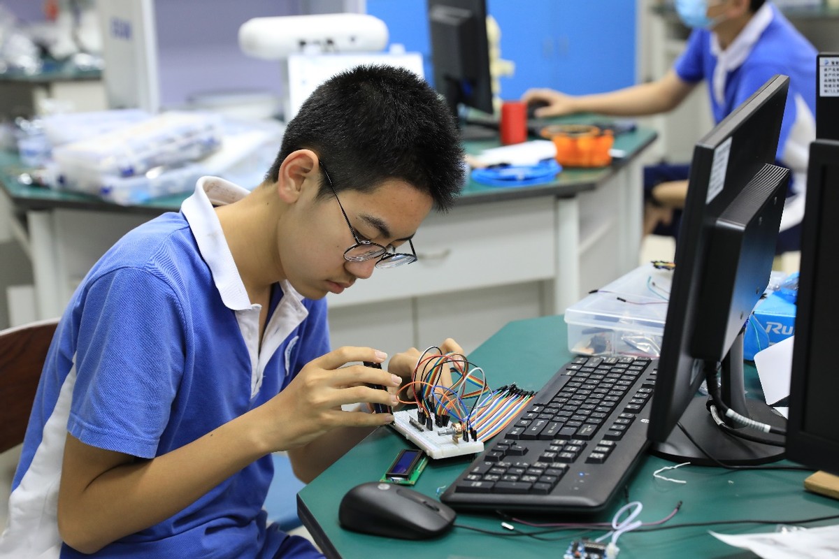 他们看不见我们,他们看不见我