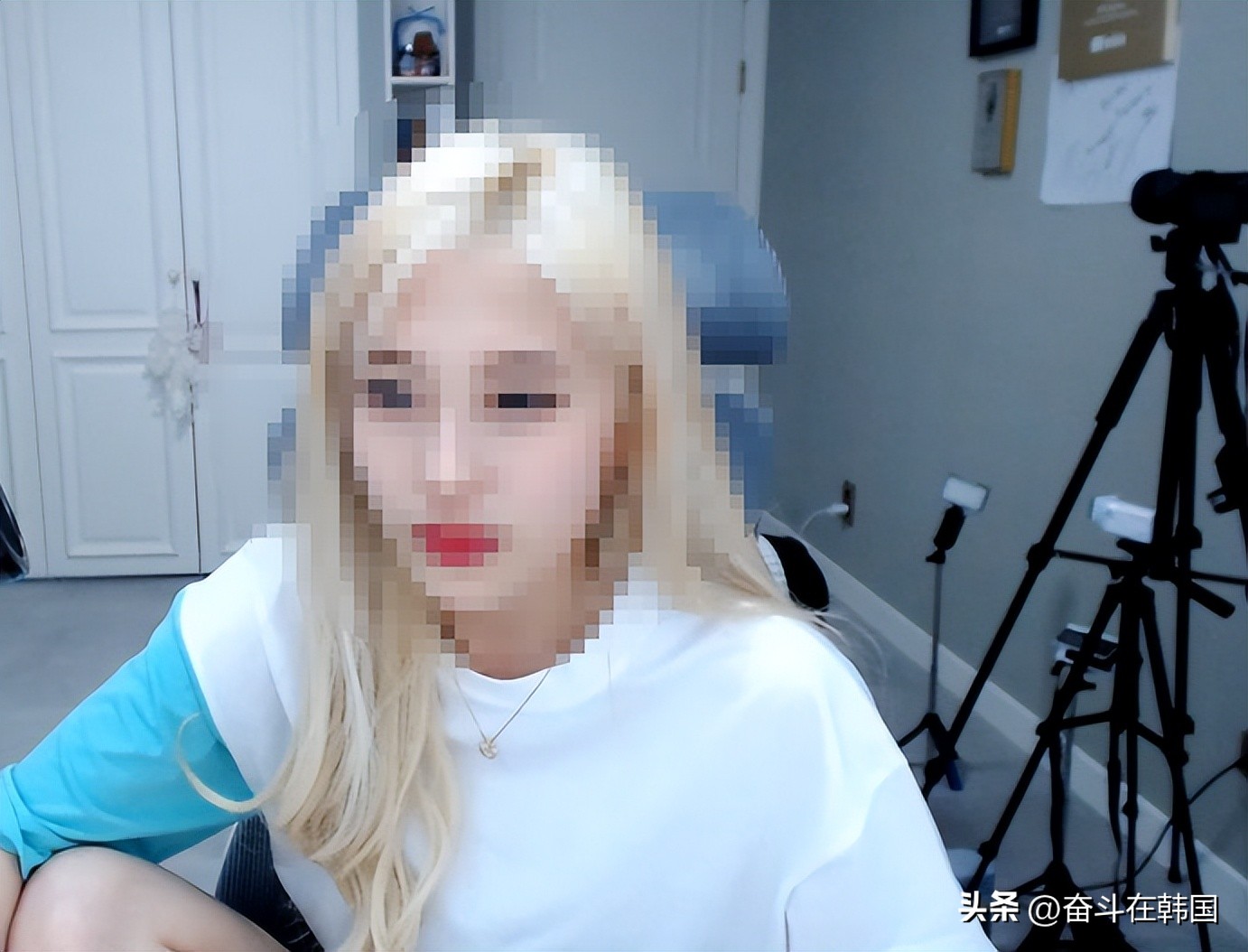 同样都是跳性感舞蹈靠擦边挣钱,我们主播凭什么比爱豆低一等!